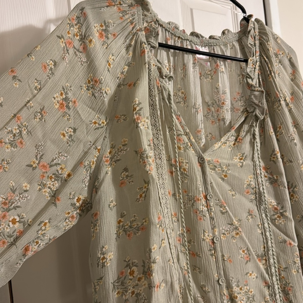 Flowing Easter top - Picture 2 of 3
